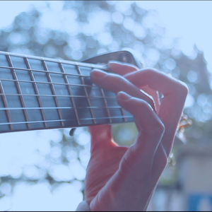 撩起老师旗袍挺进去玉足漫画
